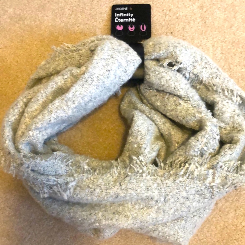Ardene Infinity Scarf 🍎